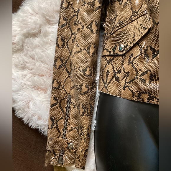 NWOT BLANK NYC FAUX SNAKESKIN SNAP BUCKLE ZIP MOTO JACKET. SZ.S - Picture 9 of 14